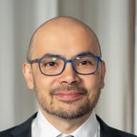 Portrait de Demis Hassabis, CEO Google DeepMind, lauréat Nobel de chimie 2024
